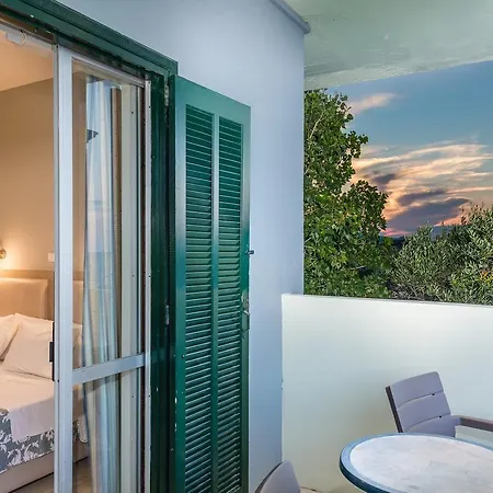 Blue Lagoon * Amoudi