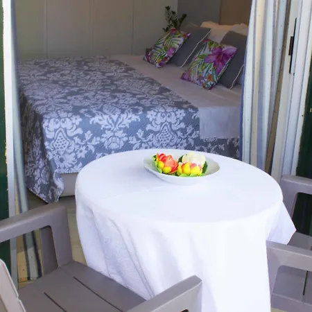 Blue Lagoon Apartment *