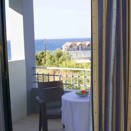 Blue Lagoon Apartment Amoudi